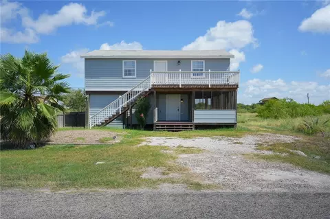 114 W Shady Oak, Rockport, TX 78382