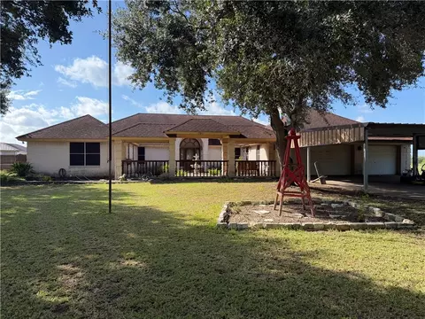 911 SW 11th St, Premont, TX 78375