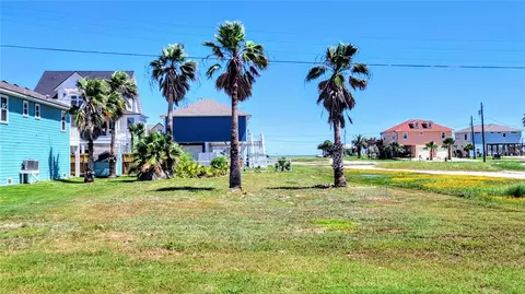 1232 S Live Oak St, Rockport, TX 78382