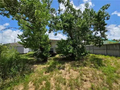 413 N 7th St, Fulton, TX 78358