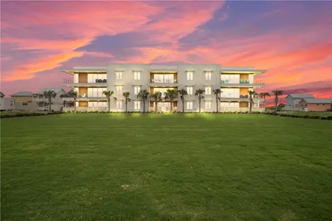 630 Center Sq W #202, Port Aransas, TX 78373