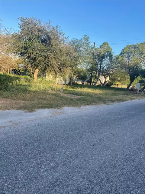 400 Kentucky St, Alice, TX 78332