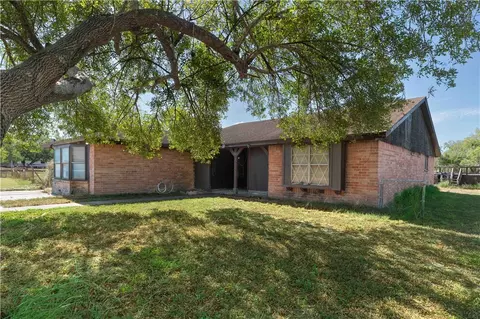 4132 Colony Dr, Robstown, TX 78380