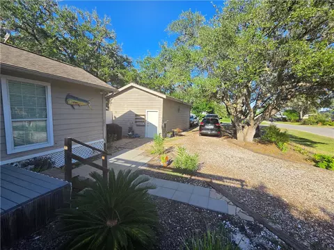 401 N 11th St, Fulton, TX 78358