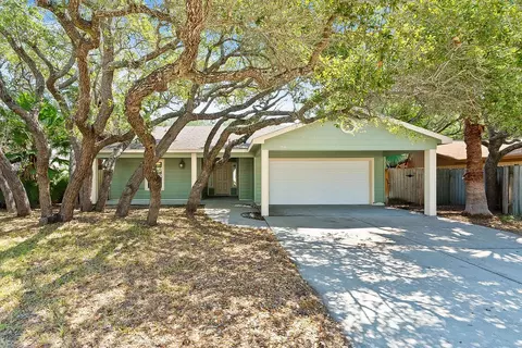 1506 N Live Oak St, Rockport, TX 78382