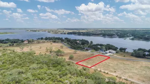 16 Lakeshore Dr, Sandia, TX 78383