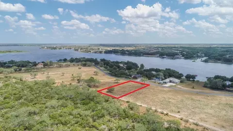 17 Lakeshore Dr, Sandia, TX 78383