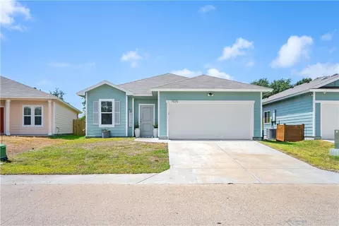1925 Lighthouse Lks, Aransas Pass, TX 78336