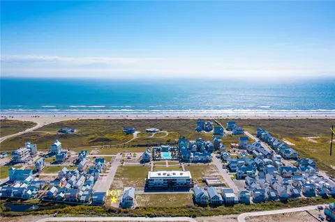 607 Center Sq W, Port Aransas, TX 78373