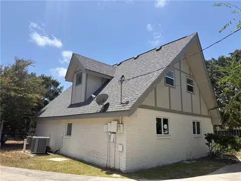 305 Caribbean Dr, Corpus Christi, TX 78418