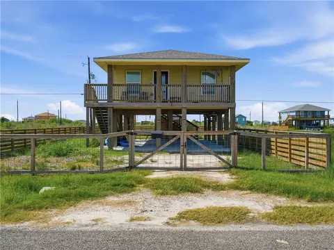 377 W Misty Oak, Rockport, TX 78382