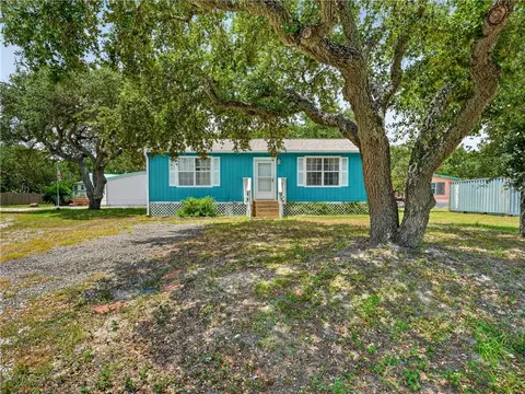 809 N 10th St, Fulton, TX 78358