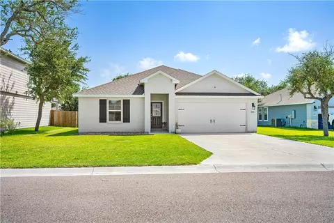 121 Antigua Dr, Rockport, TX 78382