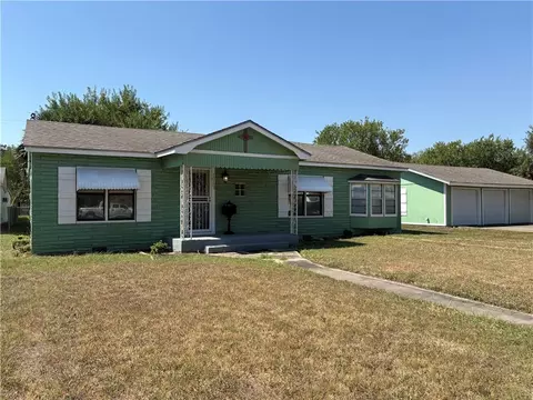 1010 E Fulton St, Sinton, TX 78387