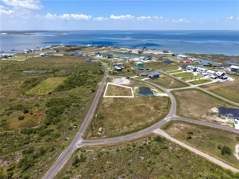 1365 Cape Velero Dr, Rockport, TX 78382