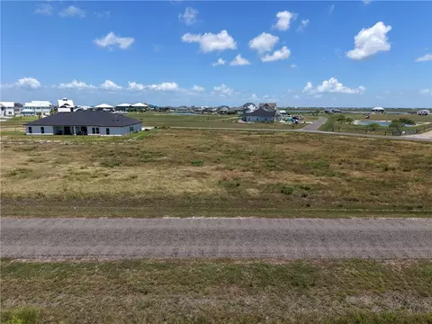 1333 Cape Velero Dr, Rockport, TX 78382