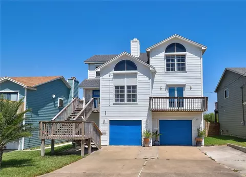202 Causeway St, Portland, TX 78374