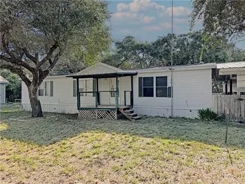 220 W Linden St, Rockport, TX 78382