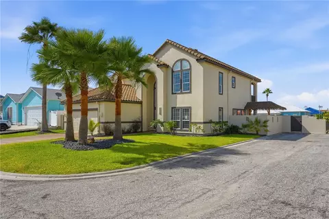 111 Angelfish Ct, Aransas Pass, TX 78336