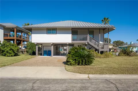 11 Luau Ln, Rockport, TX 78382