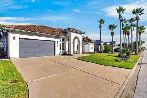 415 Porpoise Dr, Aransas Pass, TX 78336