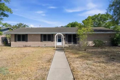 301 N Pasadena Dr, Kingsville, TX 78363