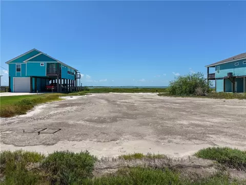 74 Newcomb Bnd, Rockport, TX 78382