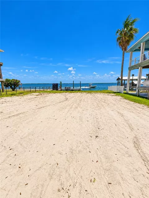 123 Ocean Dr, Rockport, TX 78382