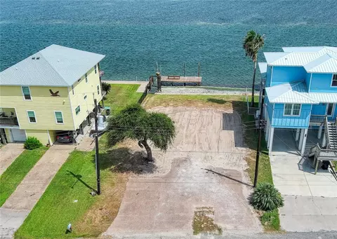 123 Ocean Dr, Rockport, TX 78382