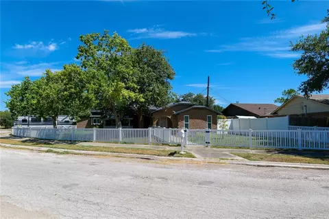 4913 Creekbend Rd, Corpus Christi, TX 78413