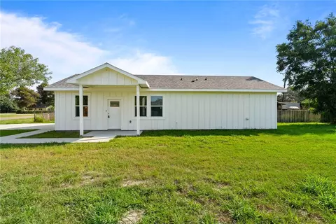 219 S 10th St, Aransas Pass, TX 78336