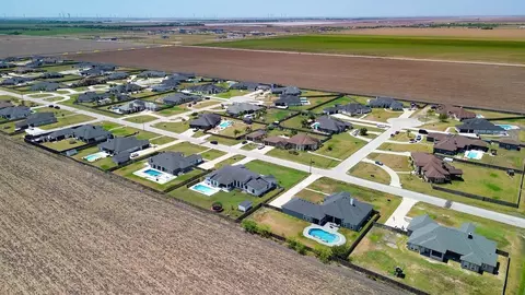 2326 Loxley Dr, Corpus Christi, TX 78415