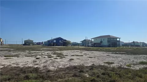 246 Kingfish Dr, Rockport, TX 78382