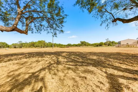 136 Harbor Cir, Mathis, TX 78368 photo 4