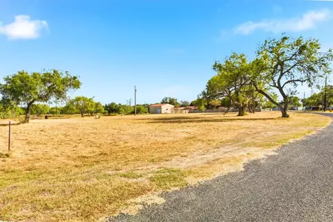 136 Harbor Cir, Mathis, TX 78368 photo 5
