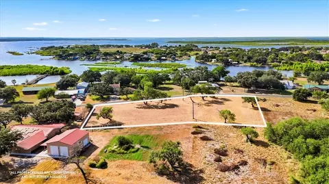 136 Harbor Cir, Mathis, TX 78368 photo 3