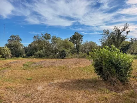 806 Pecos St, George West, TX 78022