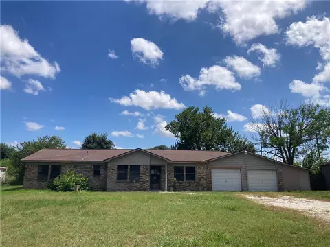 102 Rogers St, Woodsboro, TX 78393