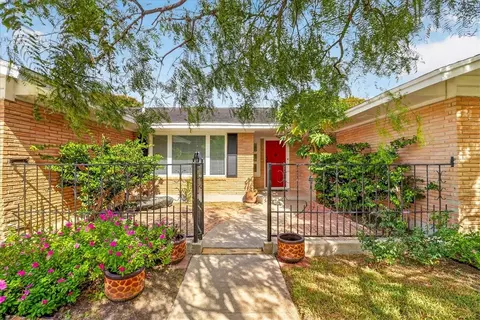 438 Haroldson Dr, Corpus Christi, TX 78412