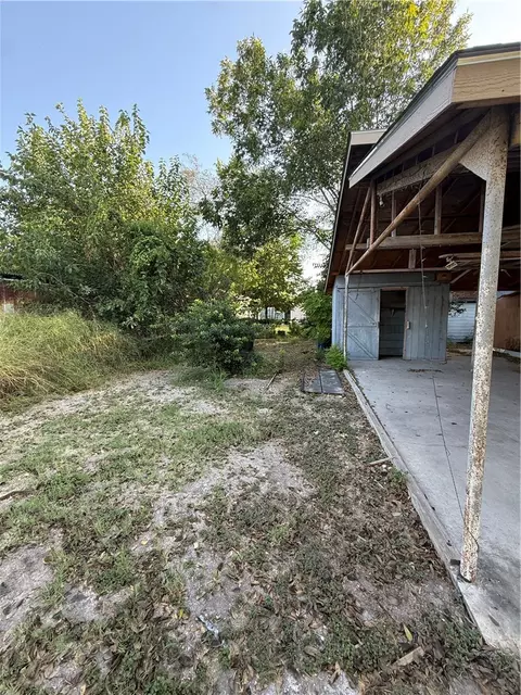 Exterior - 428 W Center St, Mathis, TX 78368 photo 2 of 3