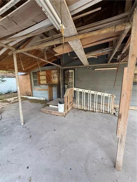 Exterior - 428 W Center St, Mathis, TX 78368 photo 3 of 3