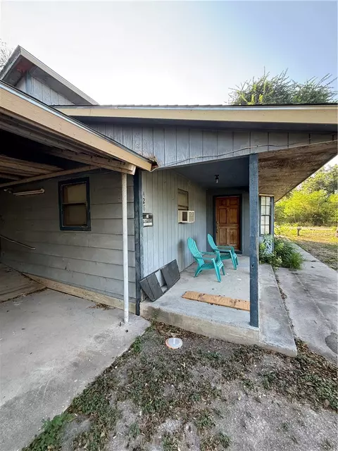 Exterior - 428 W Center St, Mathis, TX 78368 photo 1 of 3