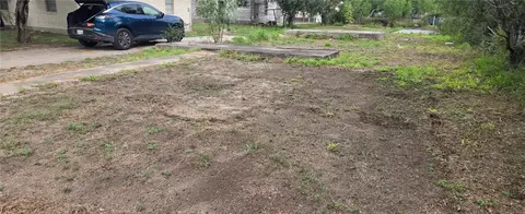 128 W Avenue A Ave, Kingsville, TX 78363