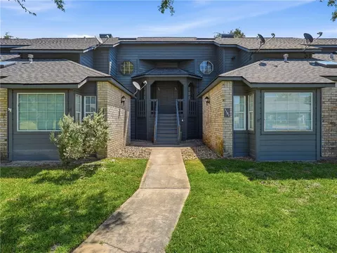 210 Oak Bay St #1102, Rockport, TX 78382