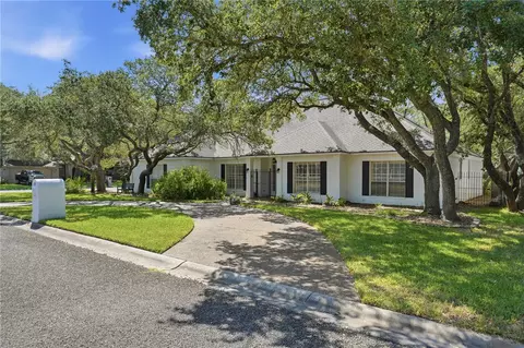 101 Peachtree Dr, Rockport, TX 78382