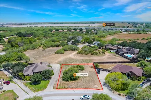 713 Arroyo Dr, Kingsville, TX 78363