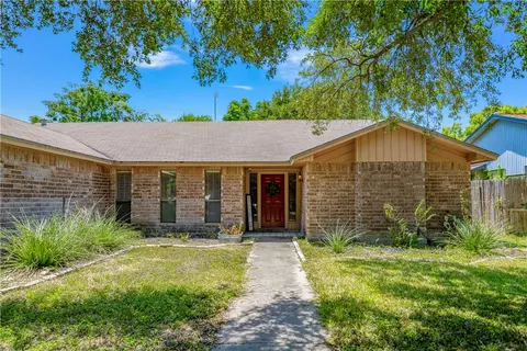 1809 Live Oak Dr, Portland, TX 78374