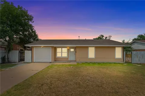 1208 W 2nd St, Alice, TX 78332