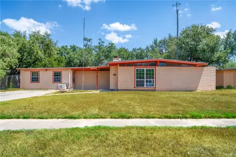 722 Santa Anita Dr, Kingsville, TX 78363