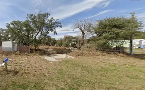 219 Stanley St, Rockport, TX 78382
